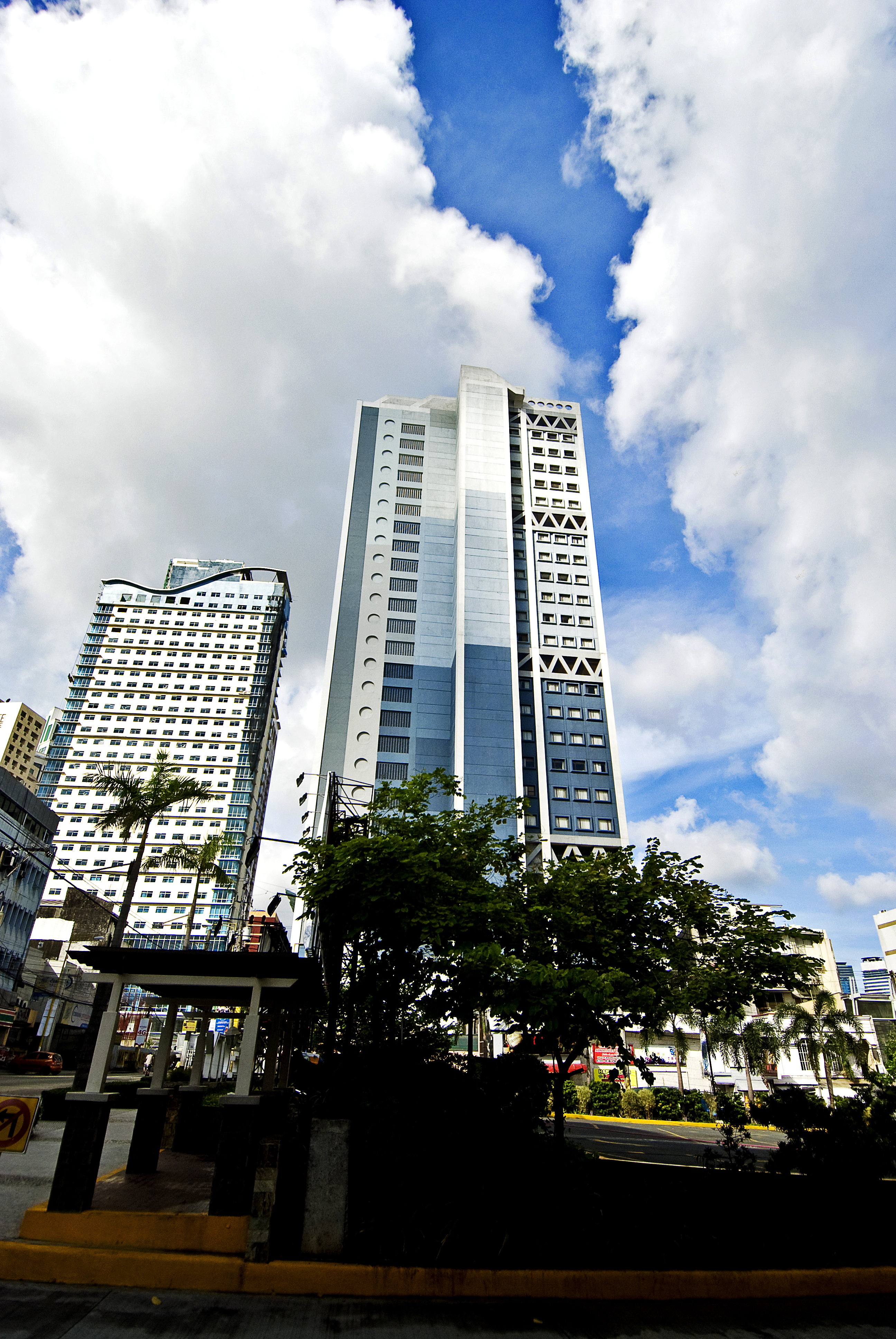 Манила Макати. Manila Hotel Филиппины. Гостиница в Макати. Берджая отель Малайзия тиамани.